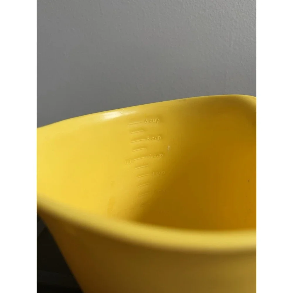 Vintage Rubbermaid Grip & Mix Batter Bowl 6 Cups Yellow #2661 Good Condition
